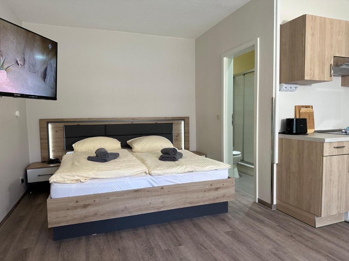 Gaestehaus Lietzow & Stoertebeker Camp Bagian luar foto